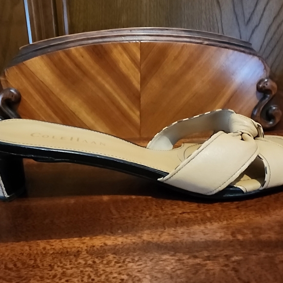 Cole Haan Leather Sandals-Size 9 Medium - Picture 4 of 10